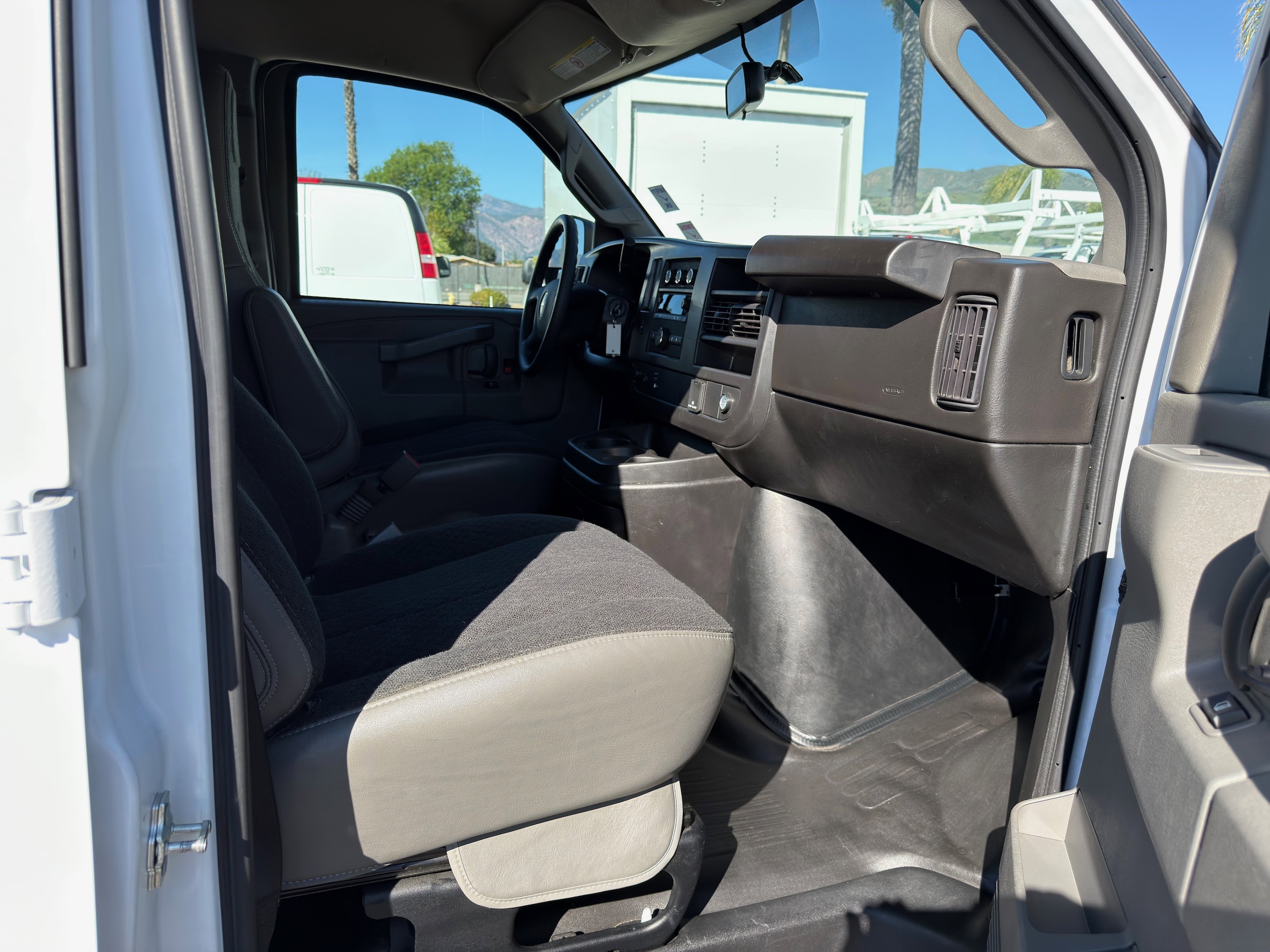 2024 GMC Savana Cargo Work Van - Photo 10