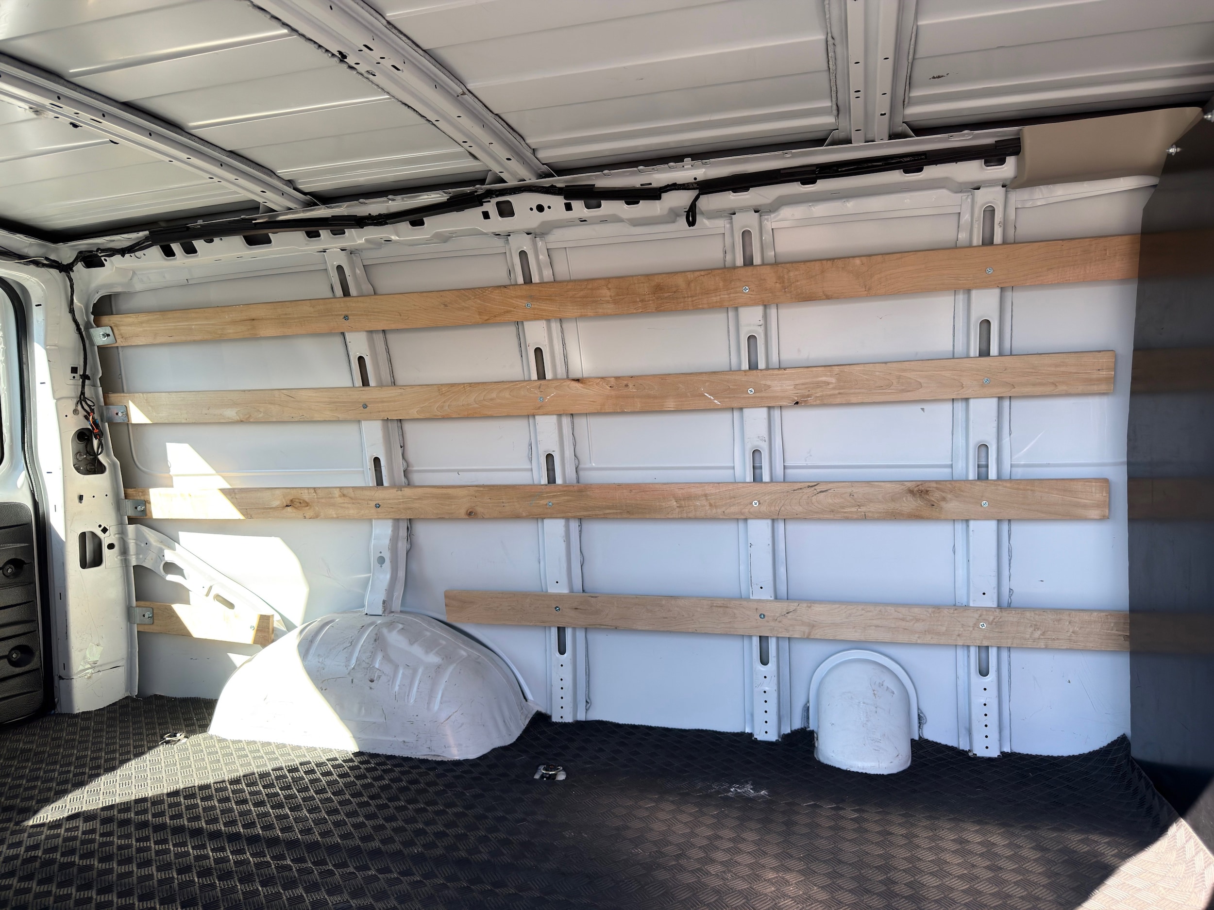 2024 GMC Savana Cargo Work Van - Photo 16