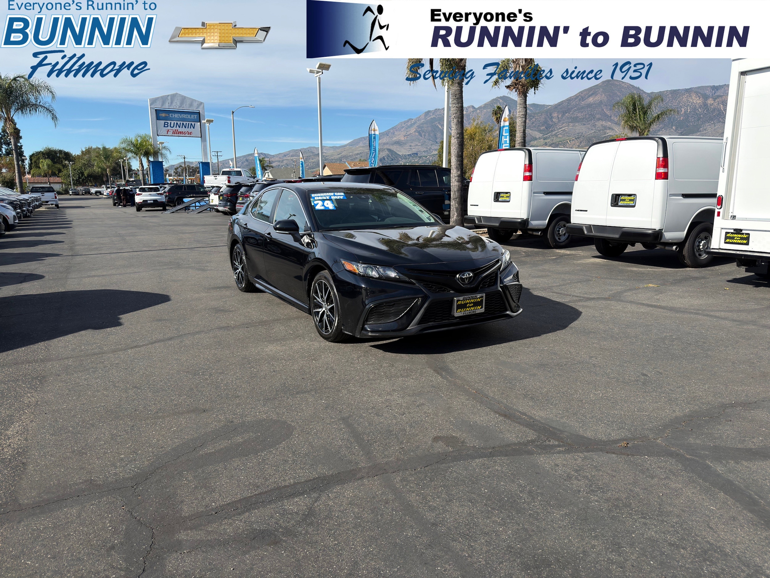 2024 Toyota Camry SE's photo