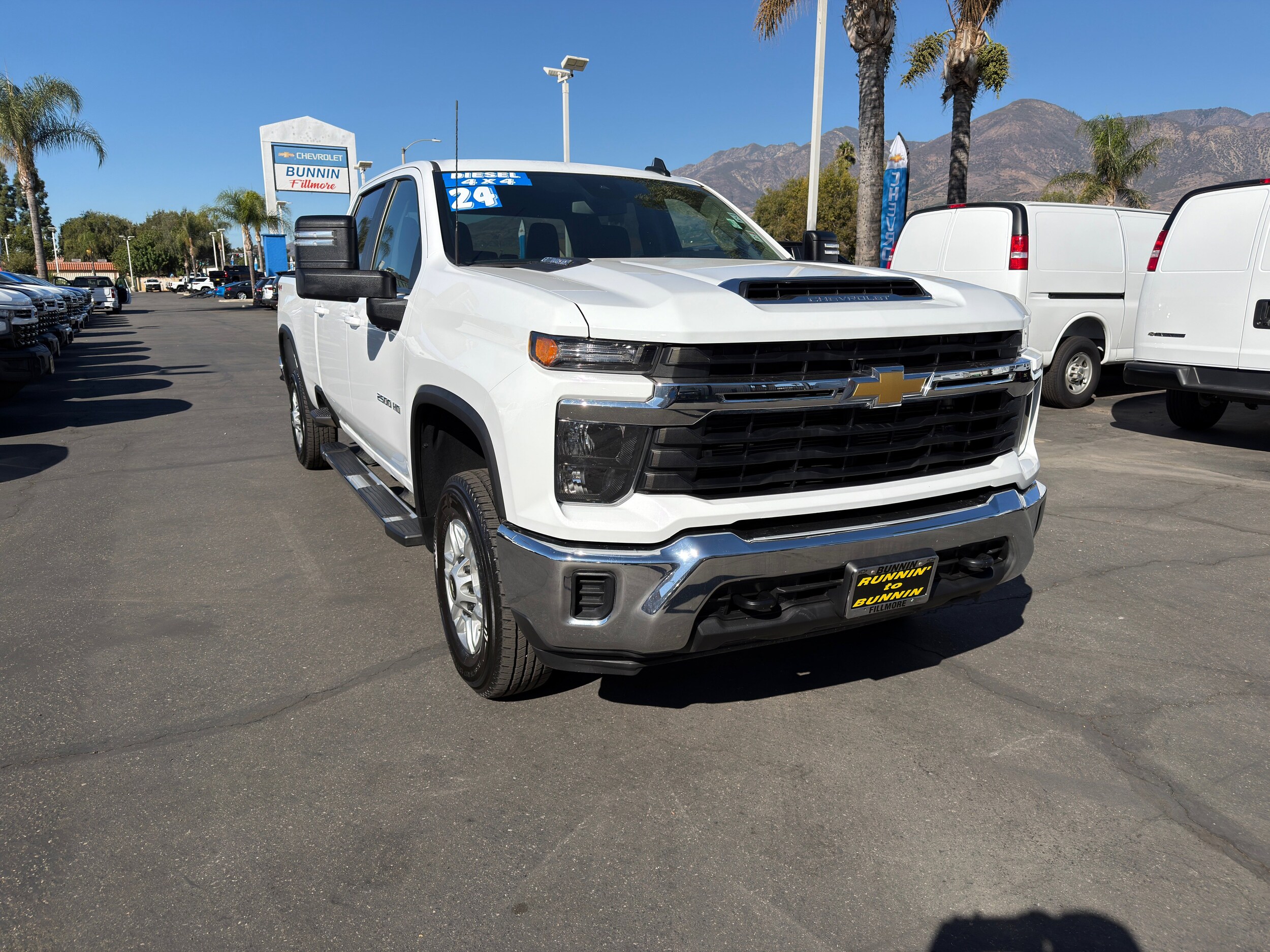 2024 Chevrolet Silverado 2500HD LT photo 2
