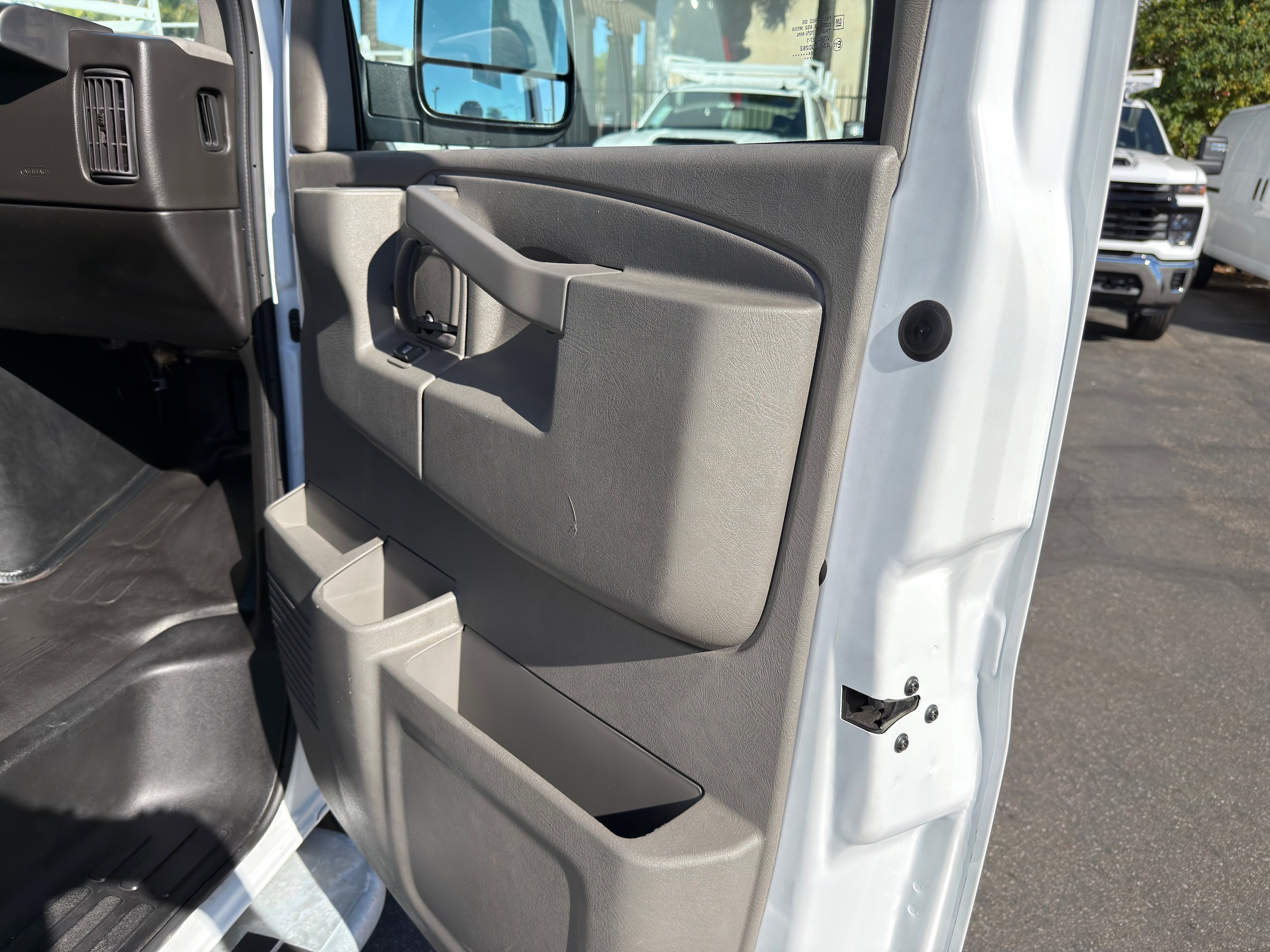 2024 GMC Savana Cargo Work Van - Photo 11