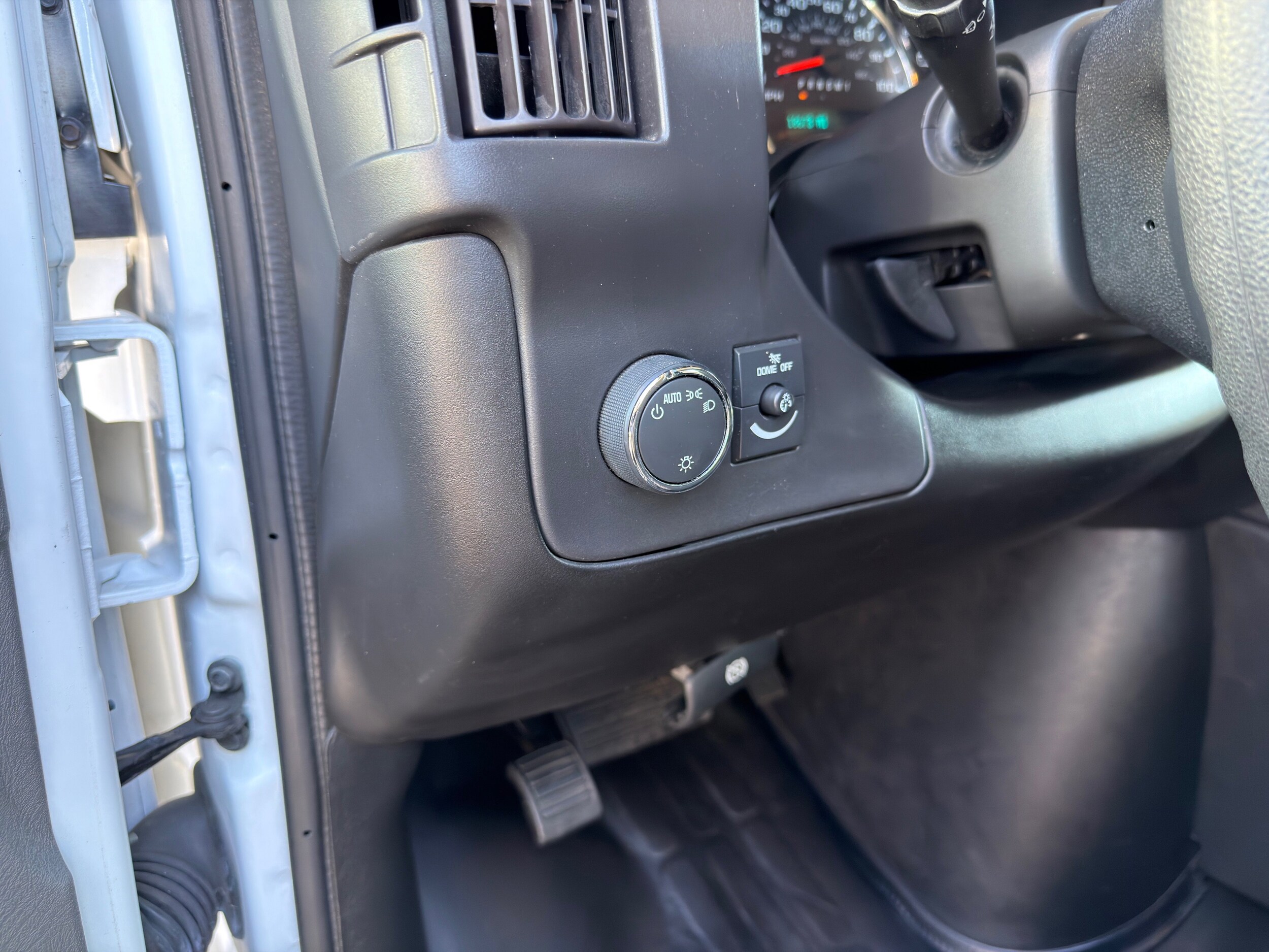 2024 GMC Savana Cargo Work Van - Photo 25