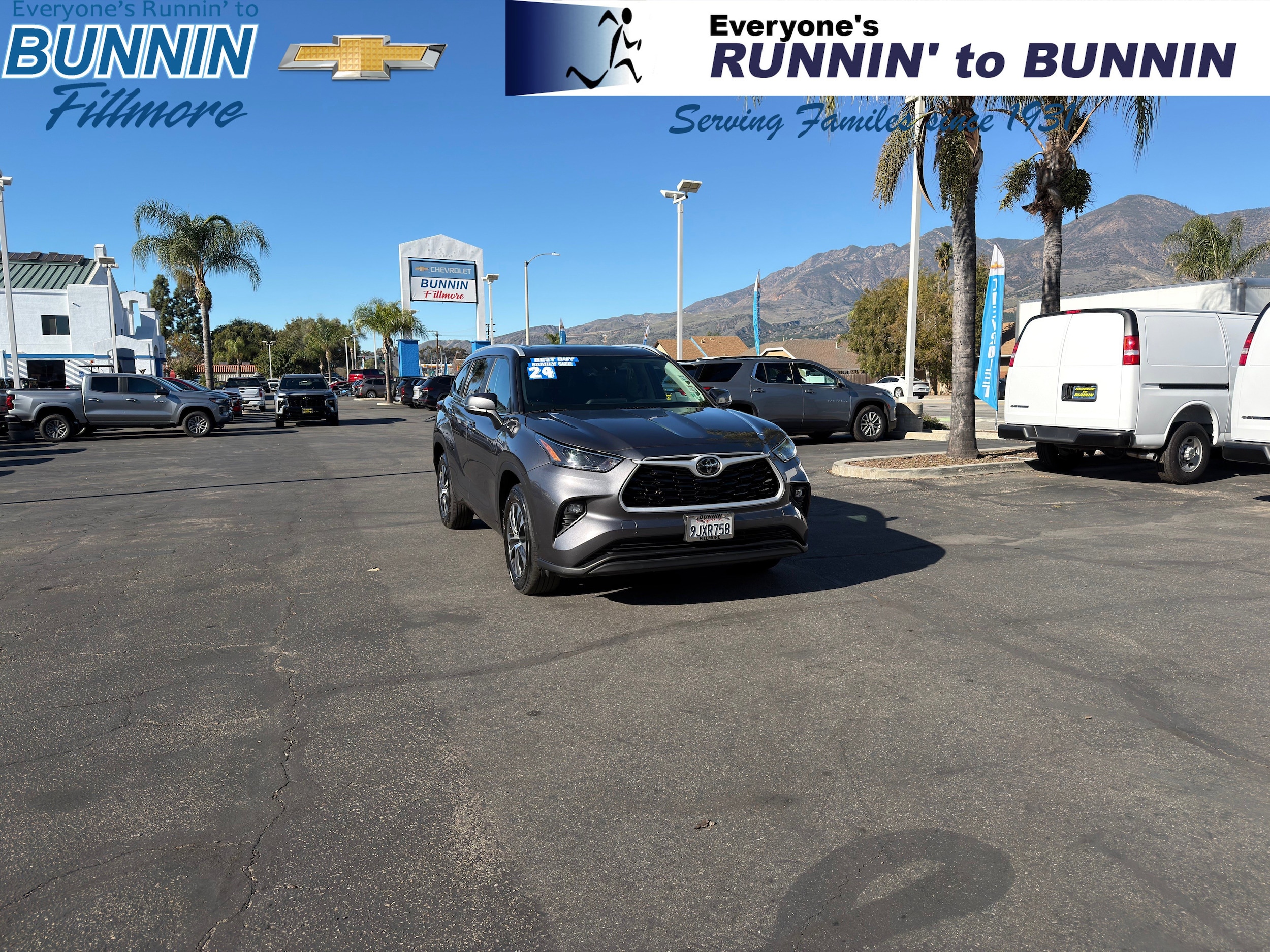 2024 Toyota Highlander LE's photo