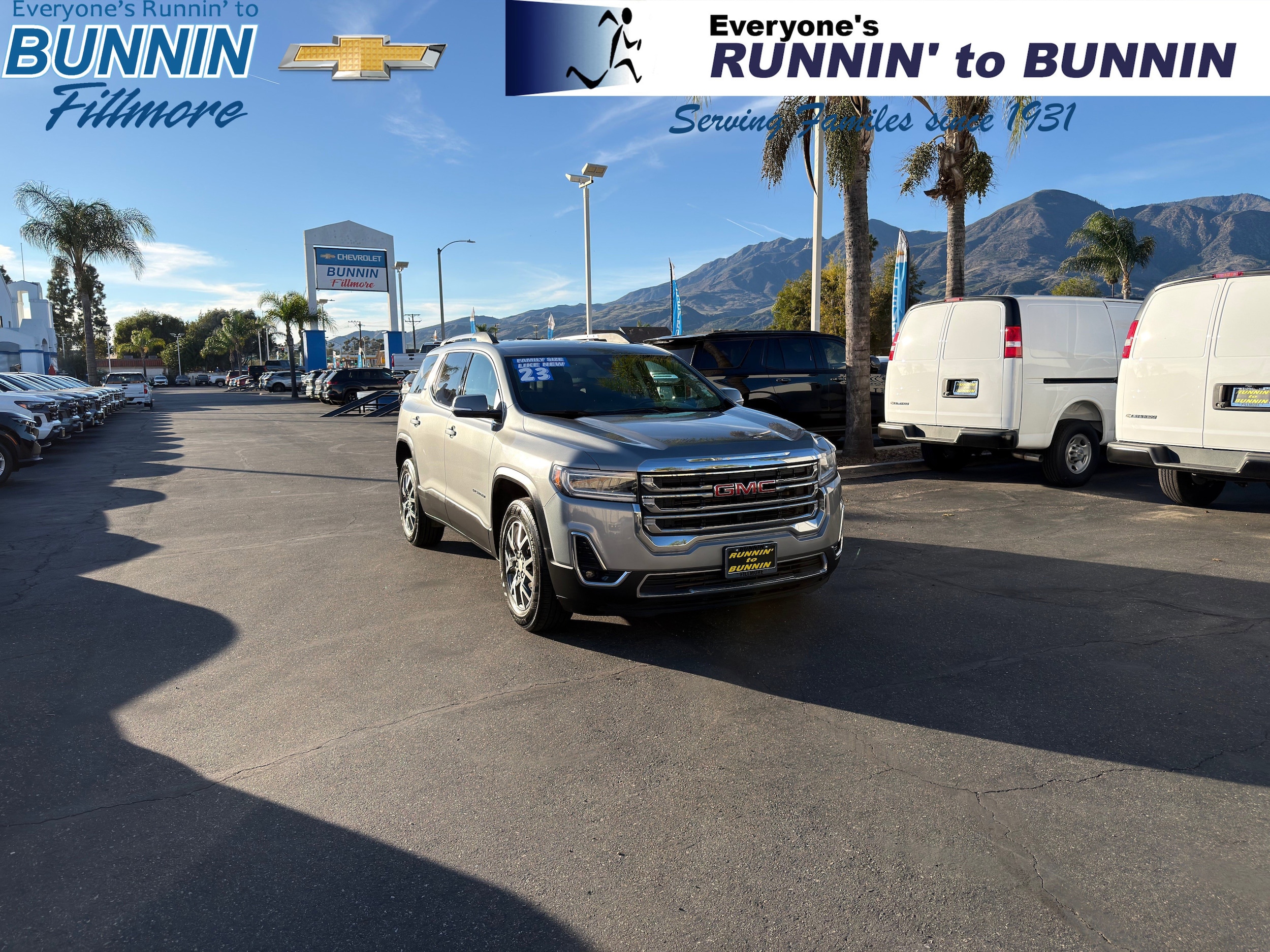 2023 GMC Acadia SLT's photo