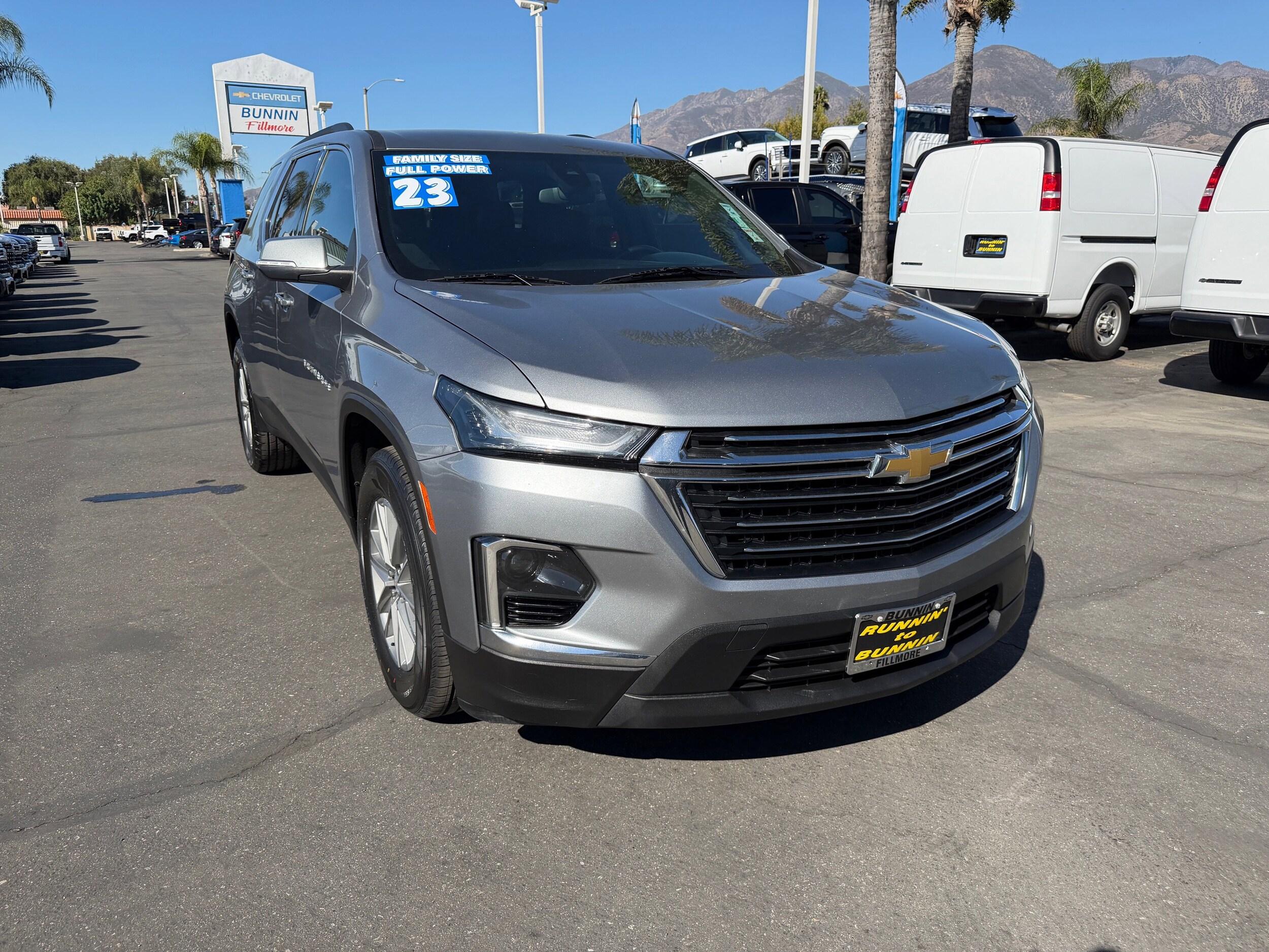 2023 Chevrolet Traverse Leather photo 2
