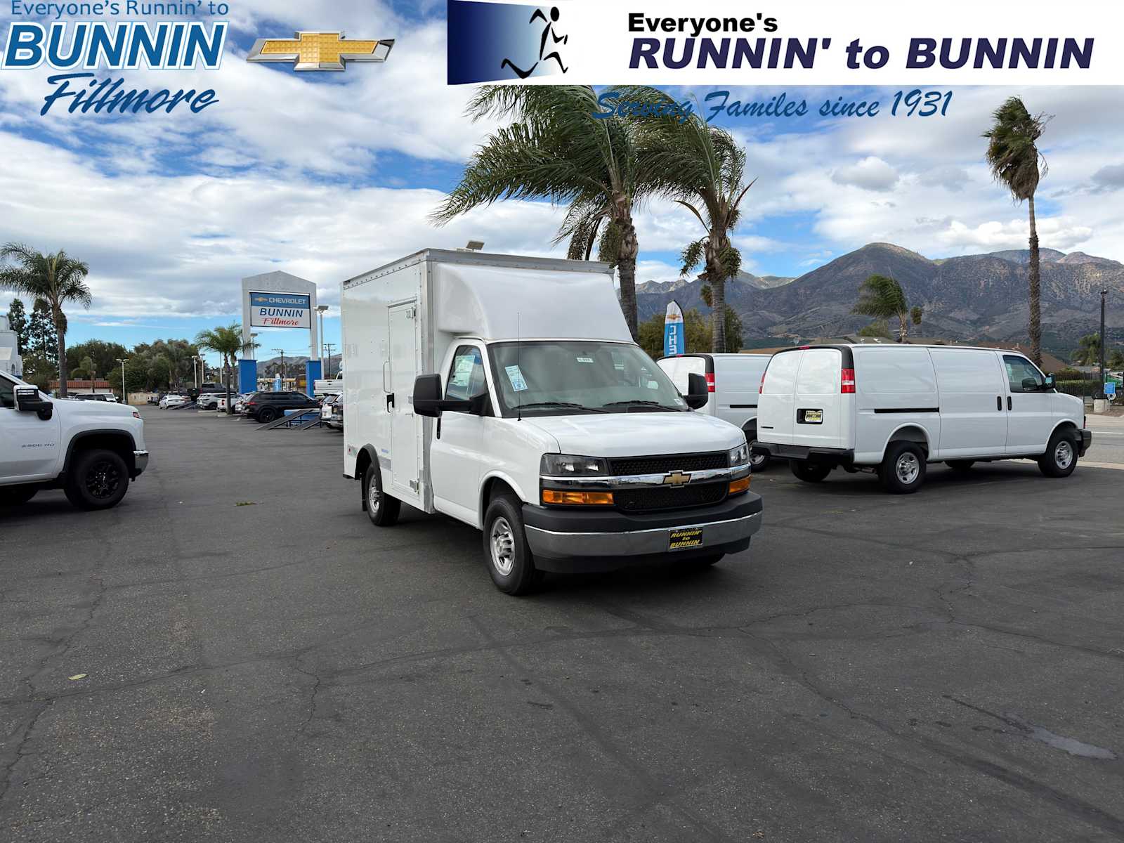 2025 Chevrolet Express Cutaway Base's photo