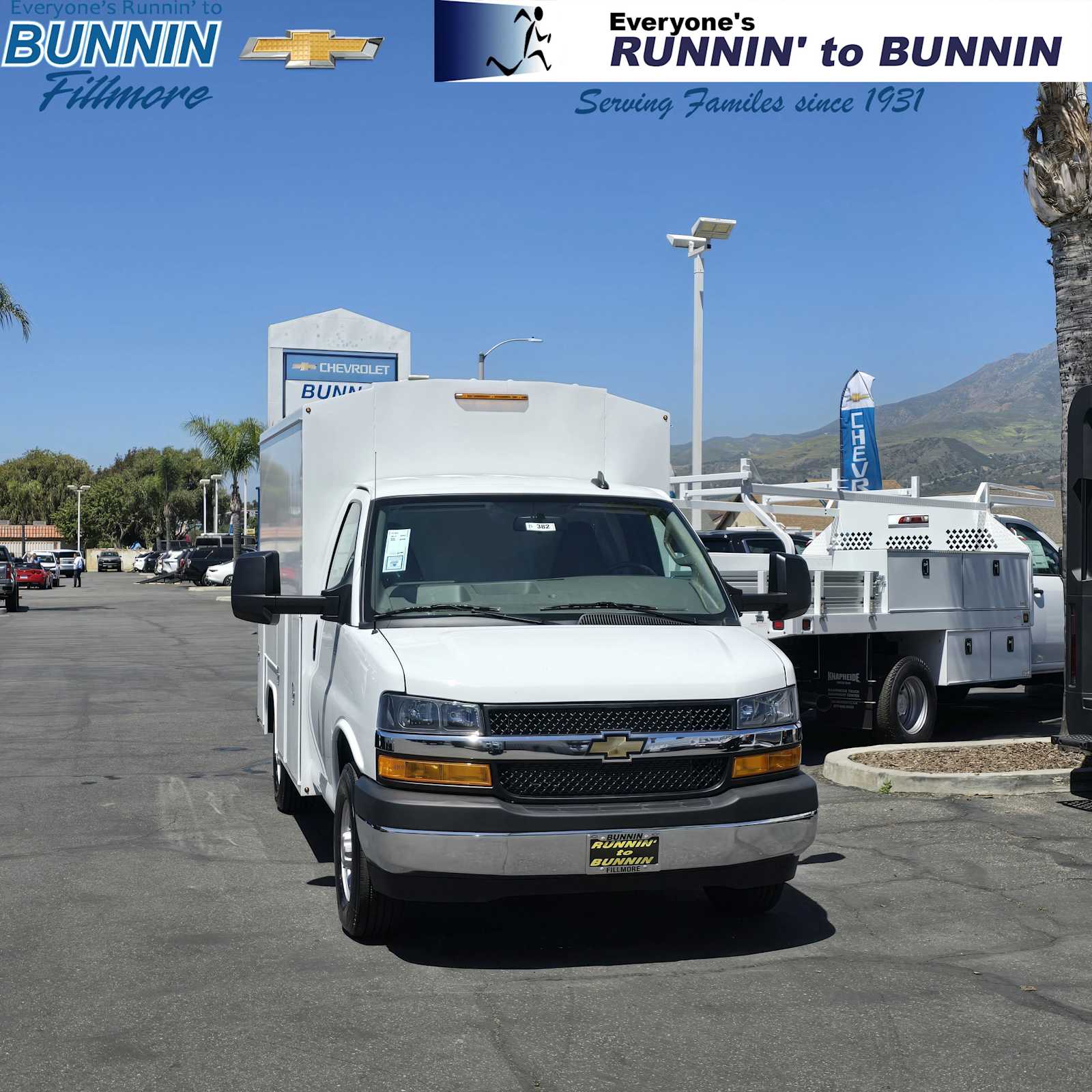 2025 Chevrolet Express Cutaway Base's photo