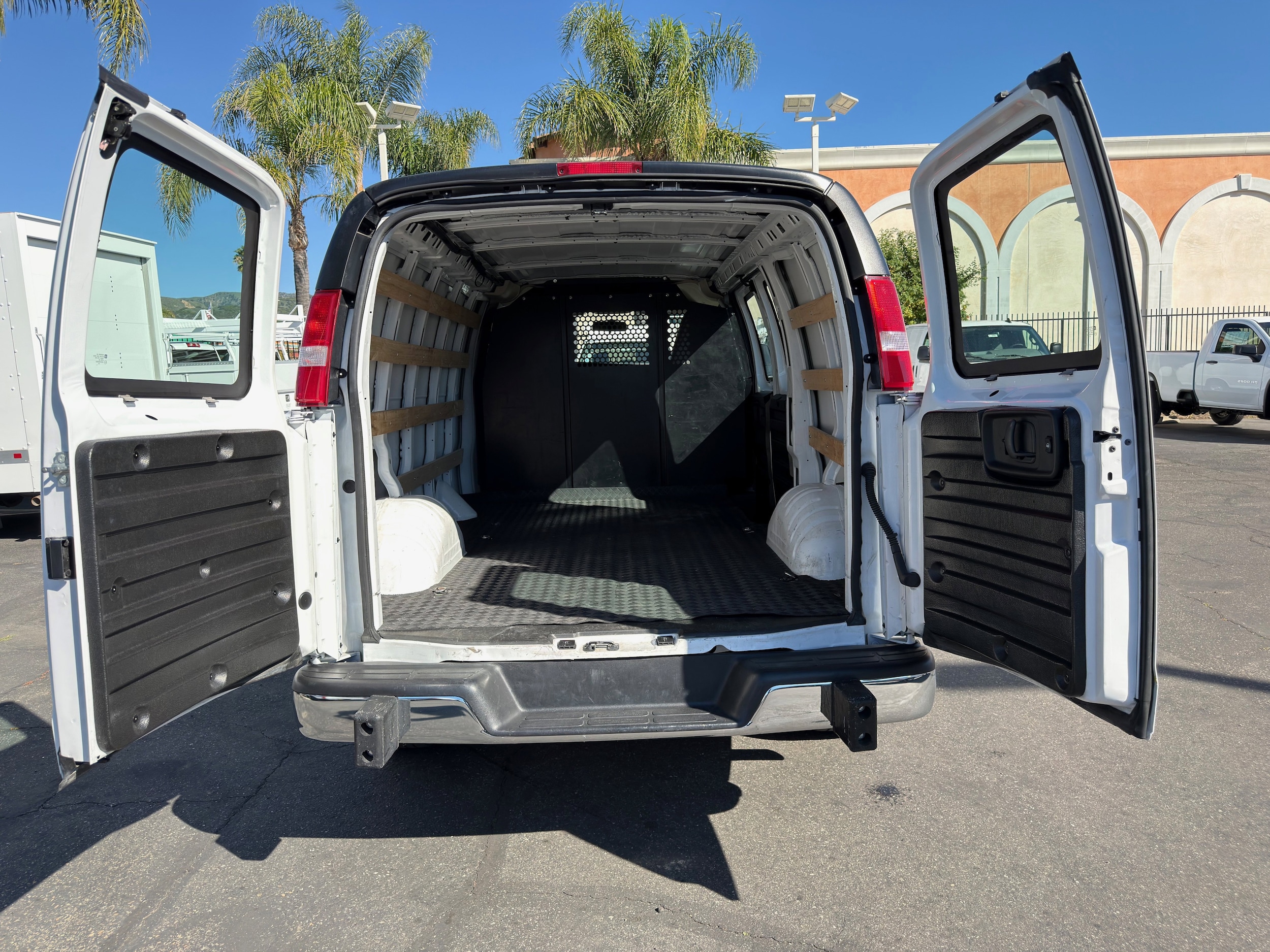 2024 GMC Savana Cargo Work Van - Photo 18