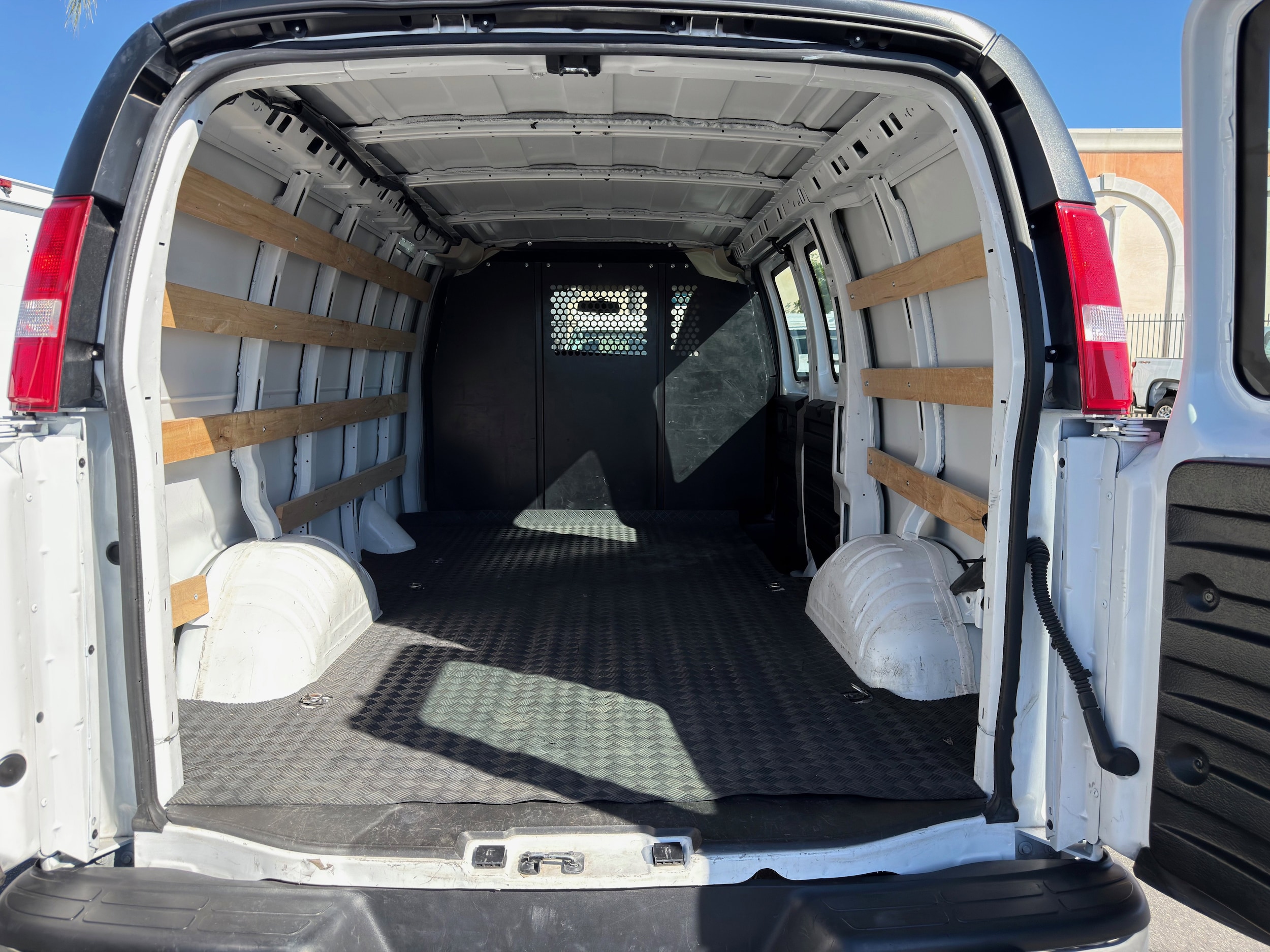 2024 GMC Savana Cargo Work Van - Photo 19