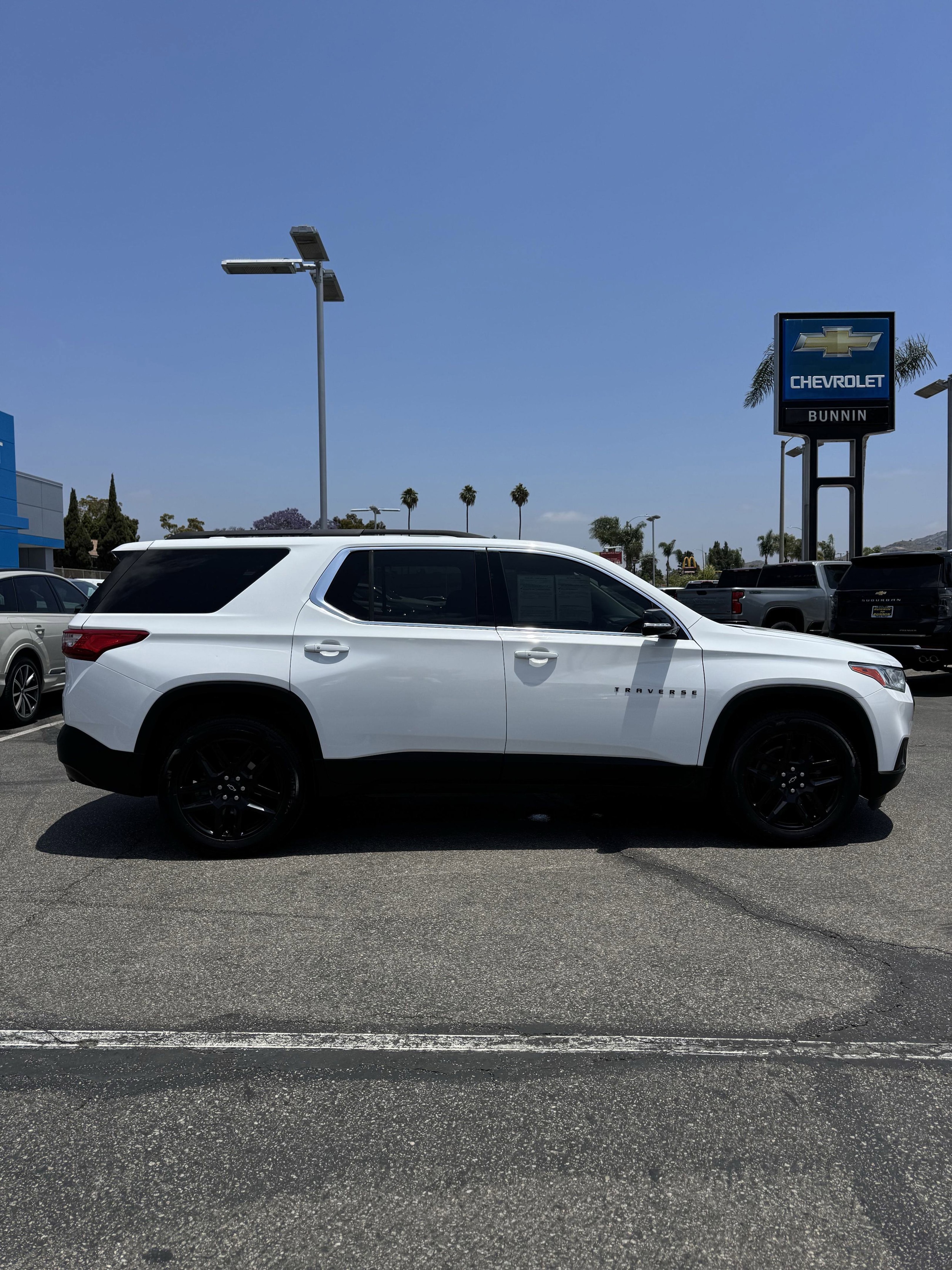 Used 2020 Chevrolet Traverse 1LT with VIN 1GNERGKW6LJ321584 for sale in Santa Paula, CA