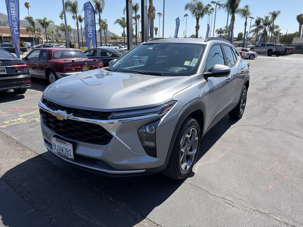 Used 2024 Chevrolet Trax LT SUV