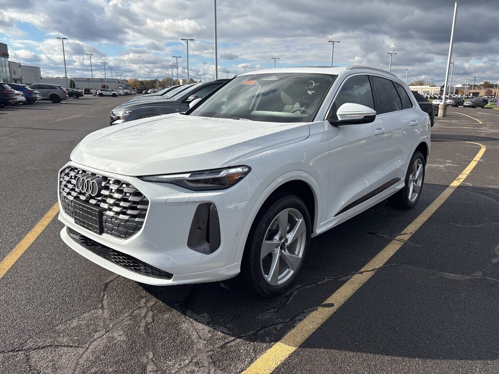 2025 Audi Q5 2.0T Premium Plus photo 3