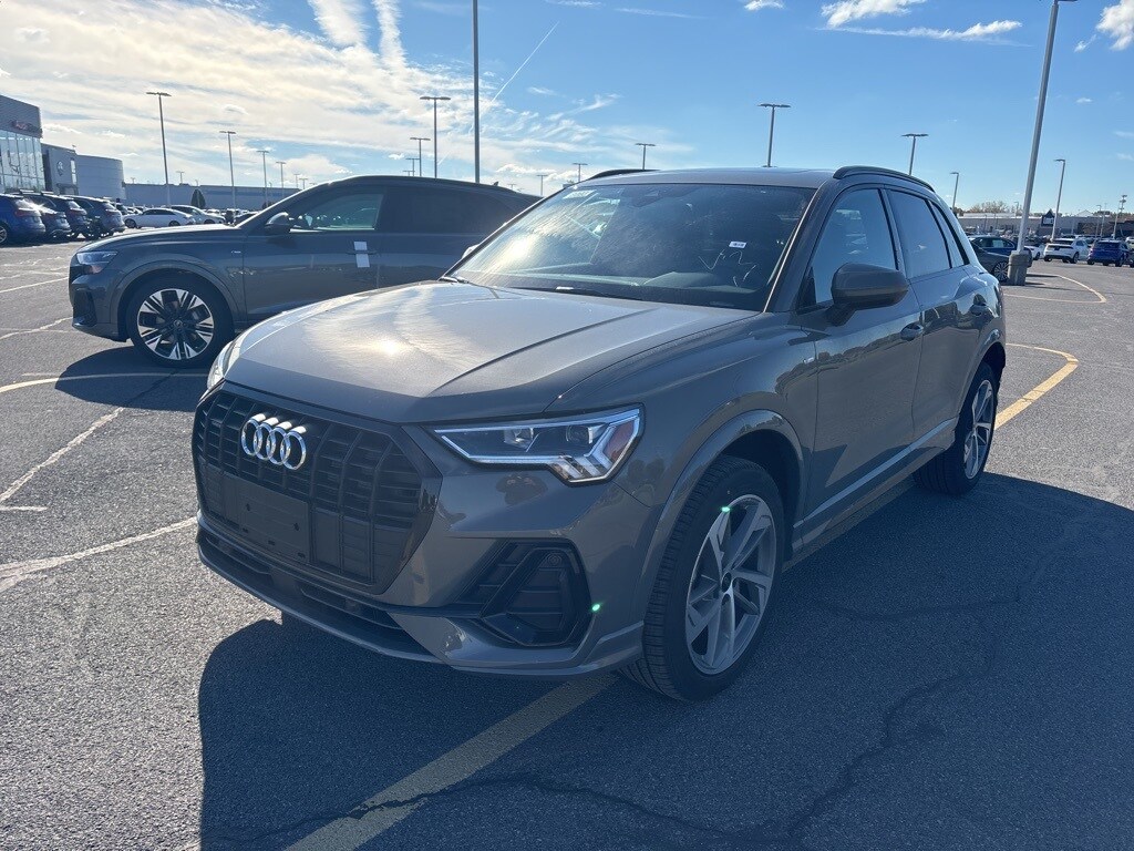 2025 Audi Q3 S line Premium photo 3