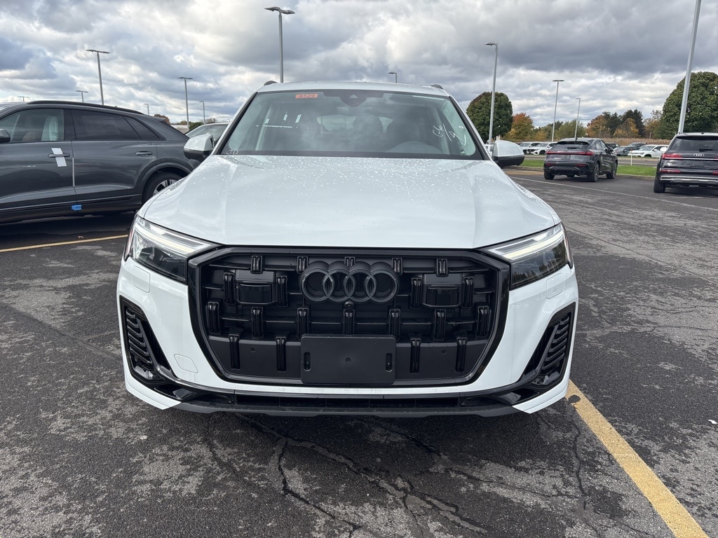 New 2025 Audi Q7 55 Premium Plus SUV