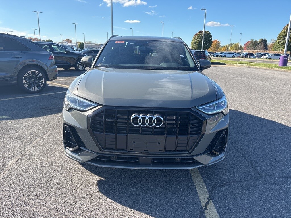 2025 Audi Q3 S line Premium photo 2