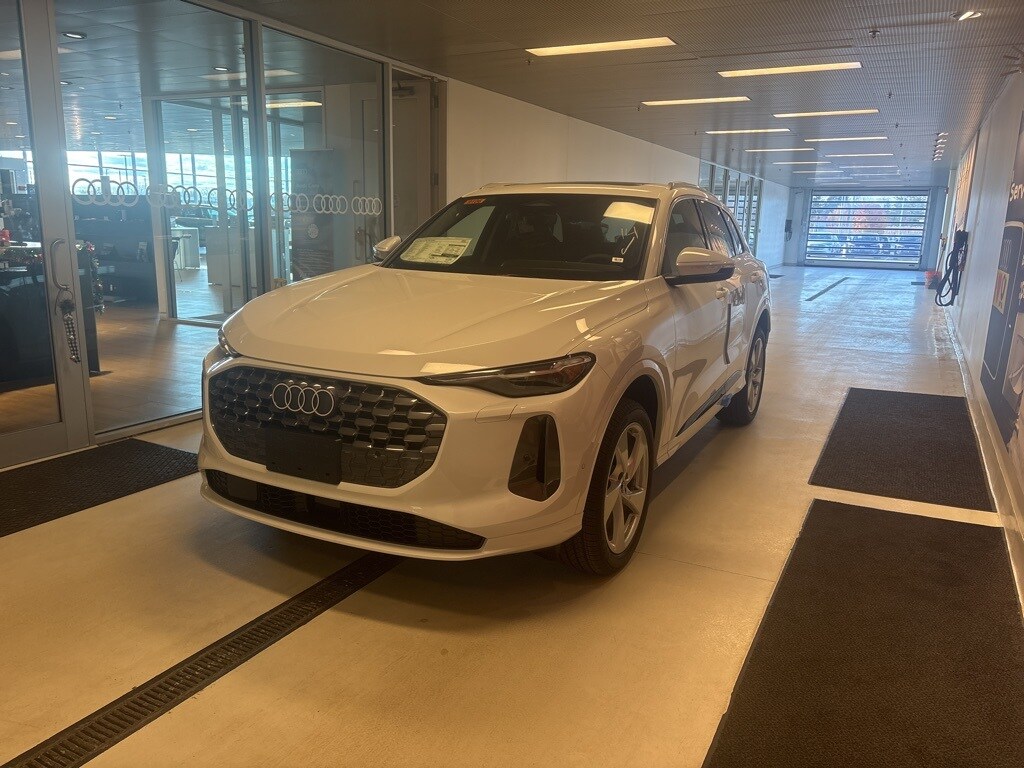 2025 Audi Q5 2.0T Premium Plus photo 3