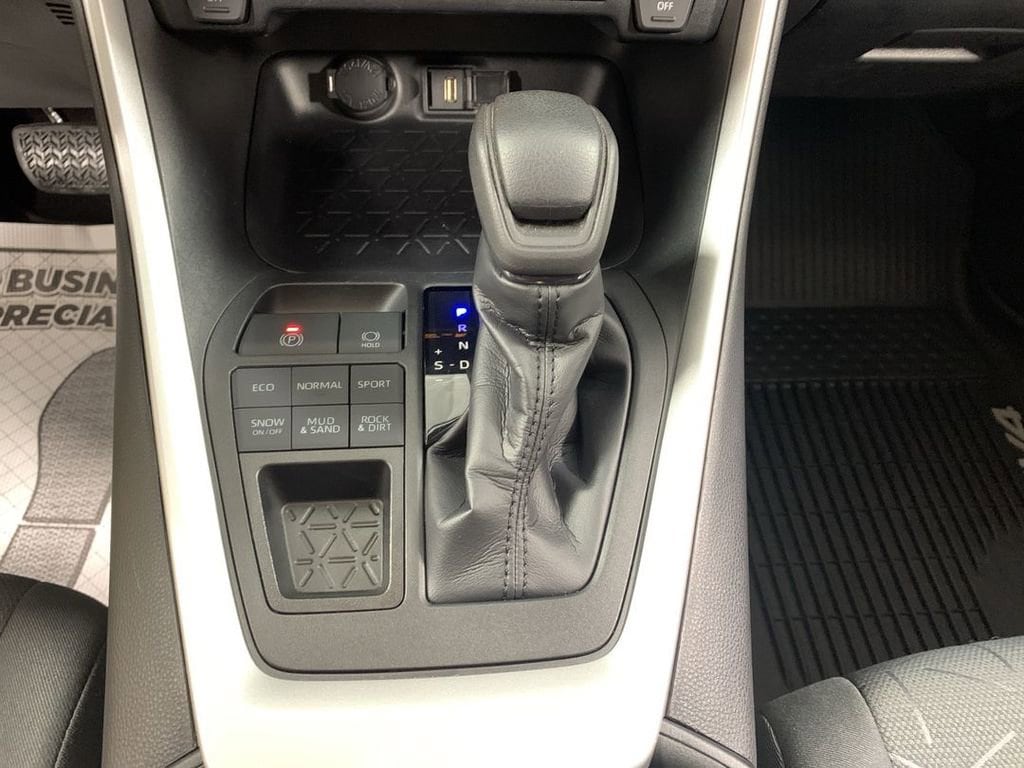 2020 Toyota RAV4 XLE - Photo 17