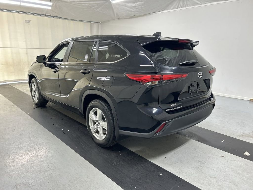2023 Toyota Highlander LE - Photo 7