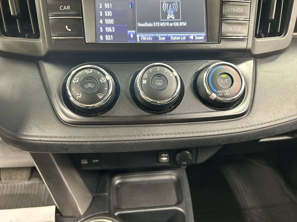 2017 Toyota RAV4 LE - Photo 16