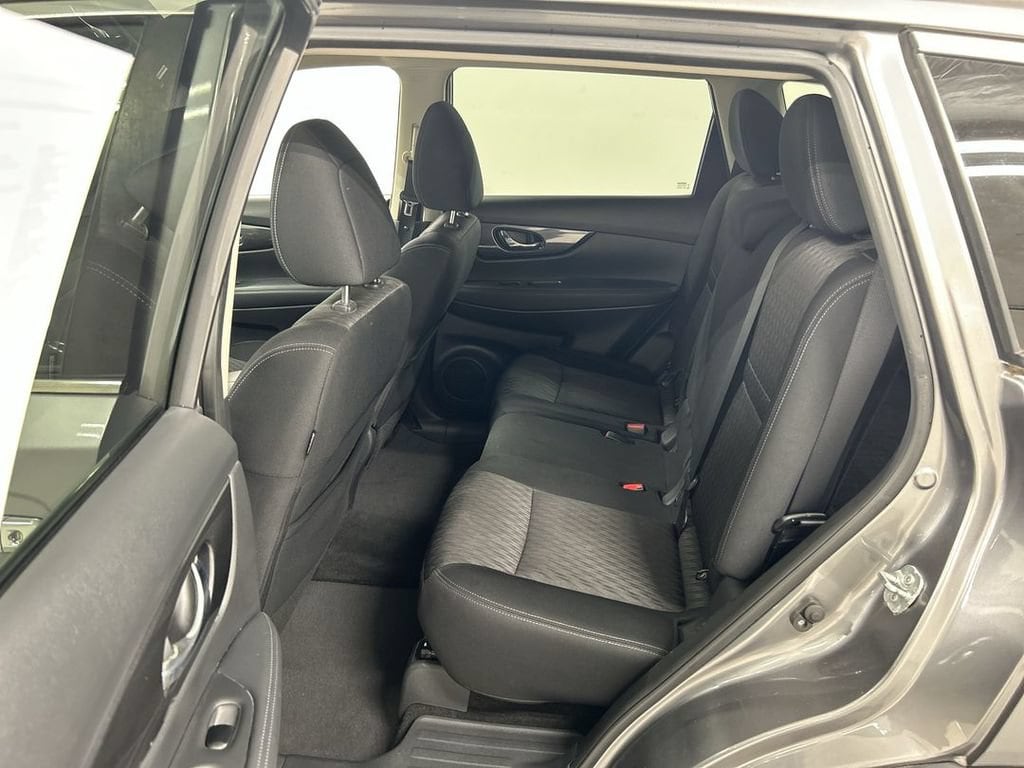 2017 Nissan Rogue SV - Photo 19
