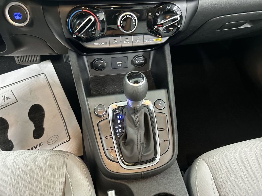 2022 Hyundai Kona SEL - Photo 17