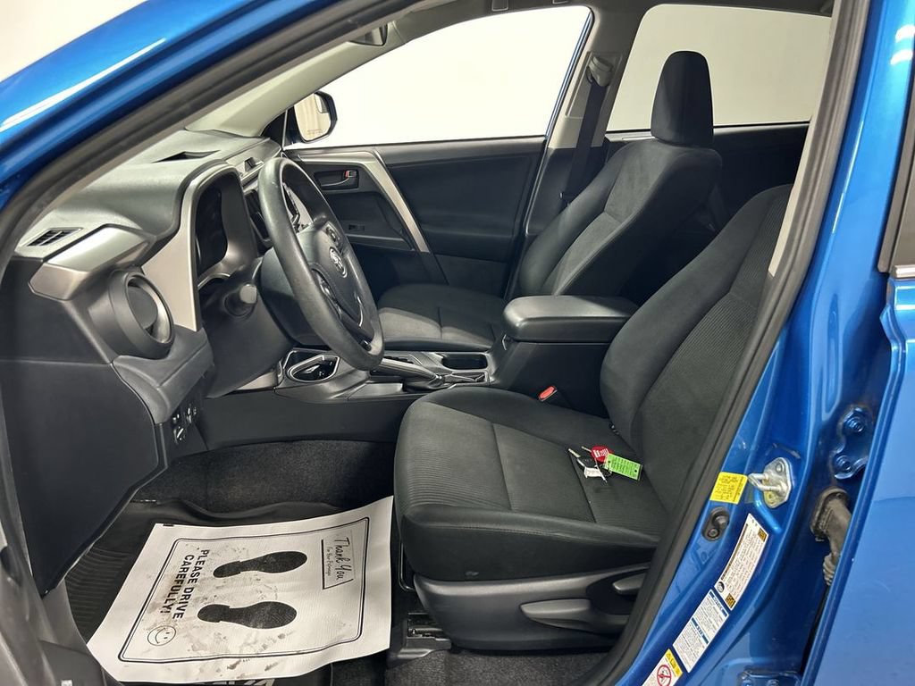 2017 Toyota RAV4 LE - Photo 9