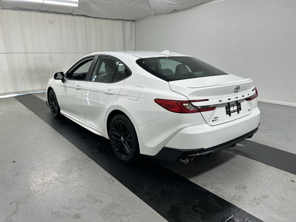 2025 Toyota Camry SE - Photo 7