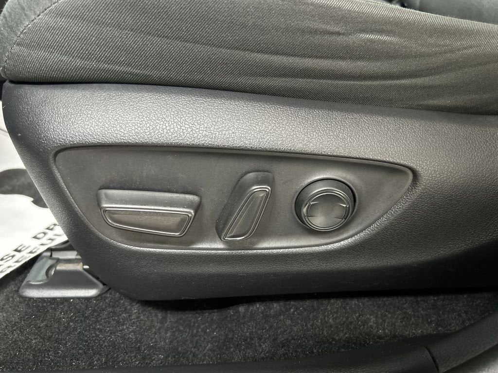 2019 Toyota RAV4 XLE - Photo 10