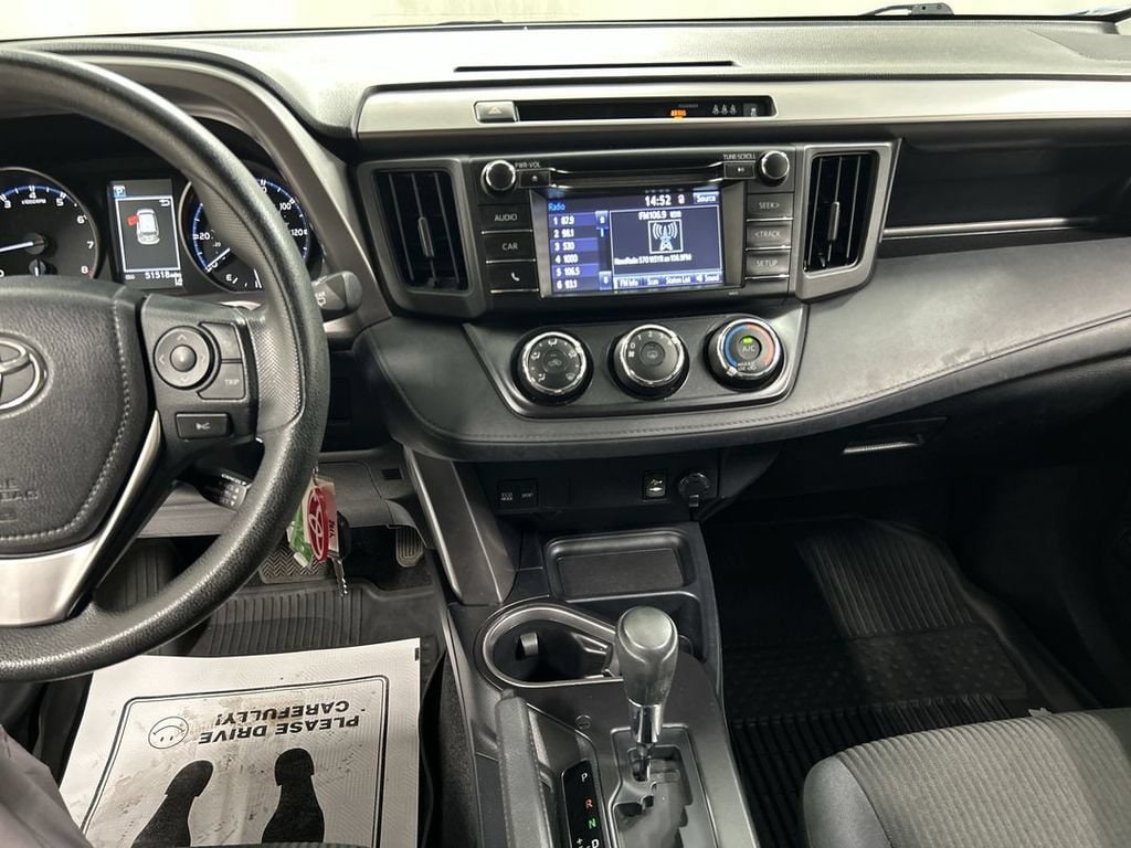 2017 Toyota RAV4 LE - Photo 18