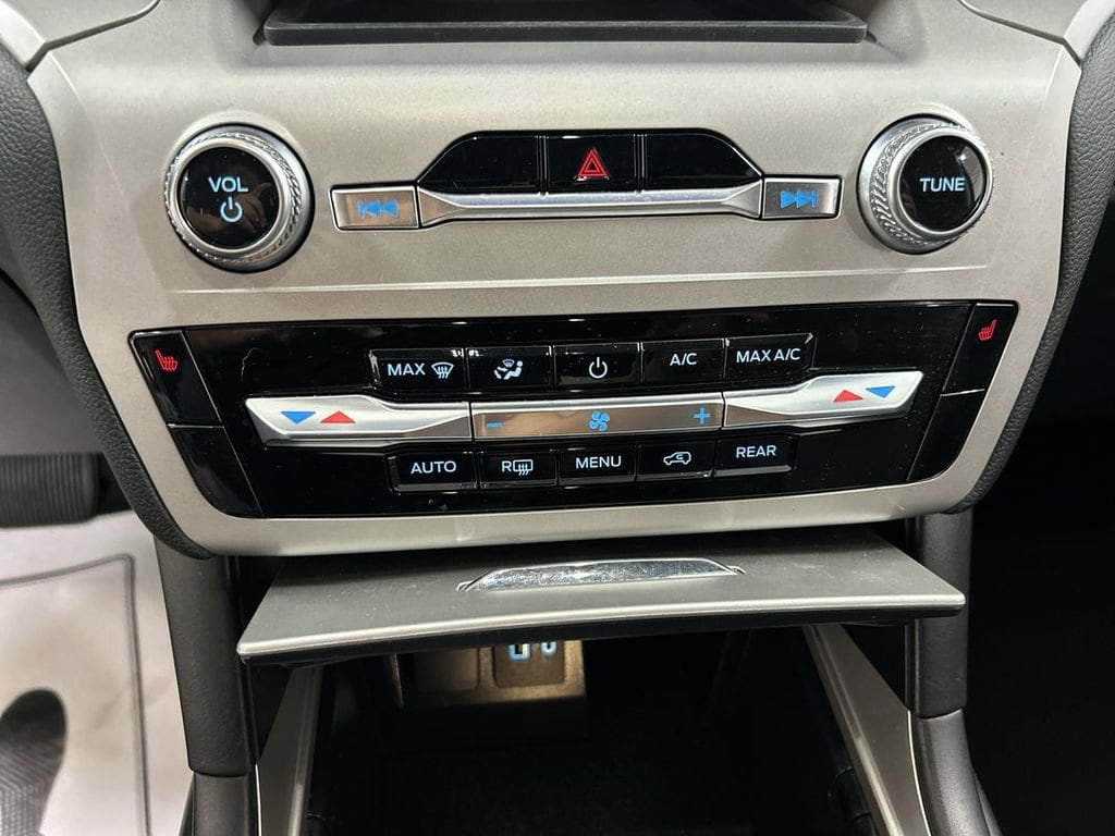 2023 Ford Explorer XLT - Photo 16