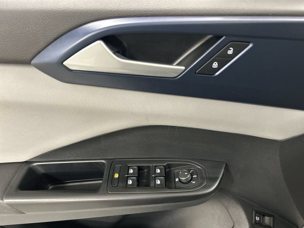 2023 Volkswagen Taos SE - Photo 11