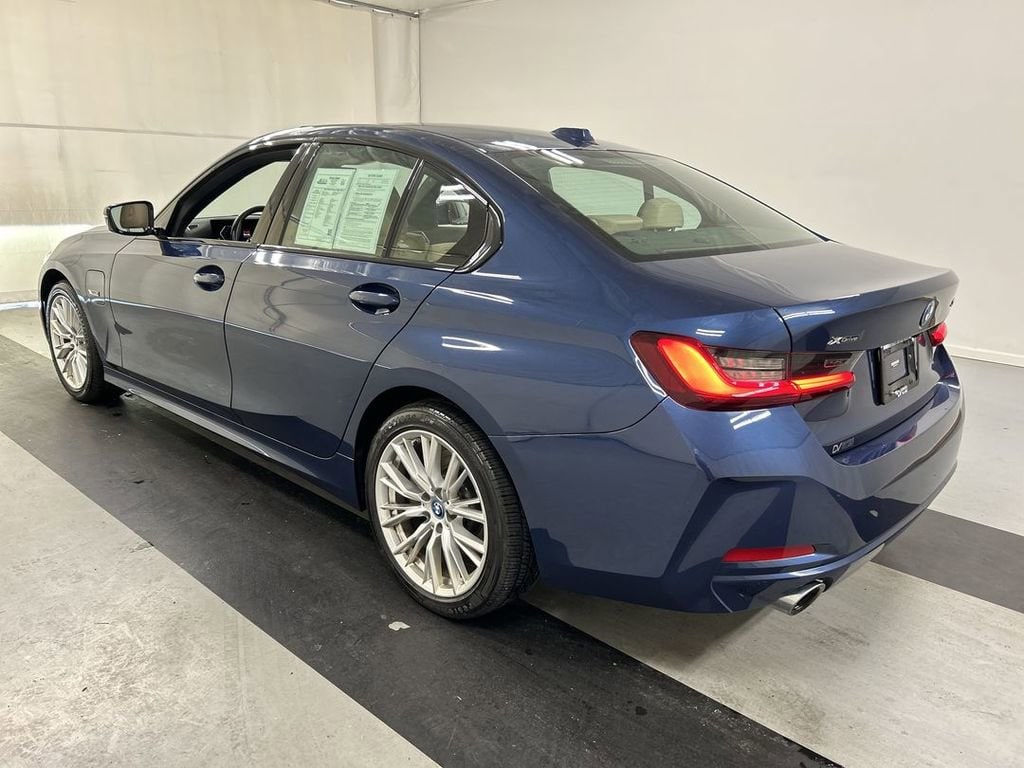 2023 BMW 3 Series 330e - Photo 7