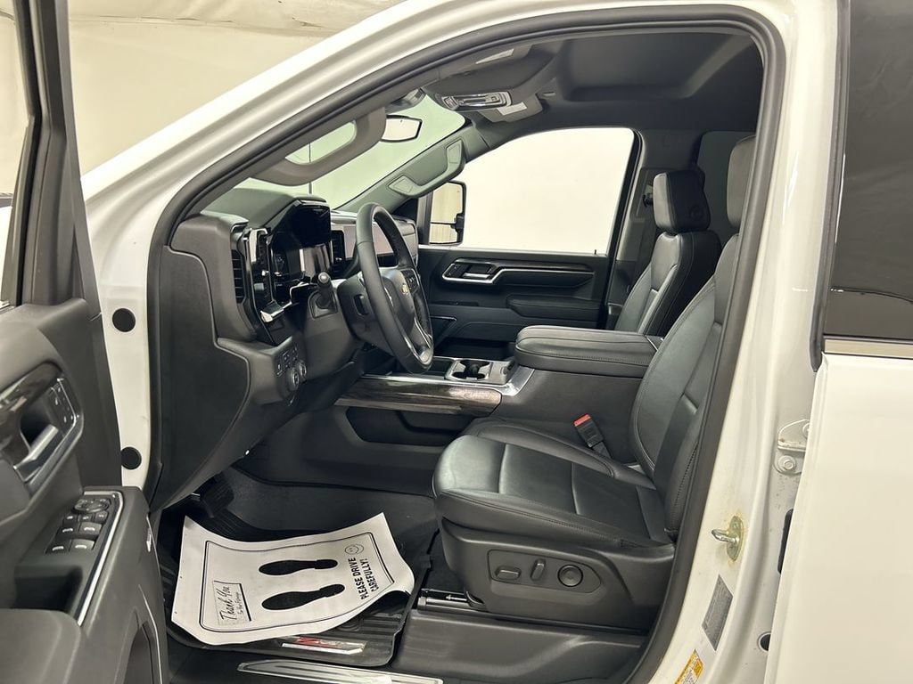 2025 Chevrolet Silverado 2500HD LTZ - Photo 9