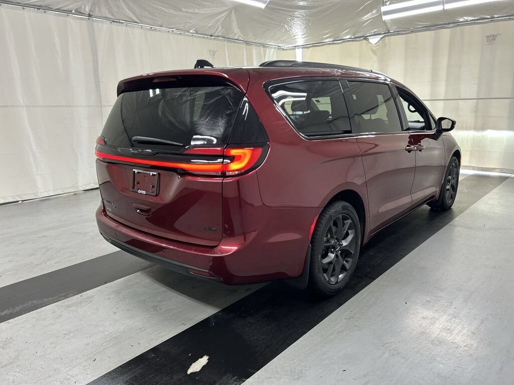 Used 2023 Chrysler Pacifica Touring L AWD Minivan