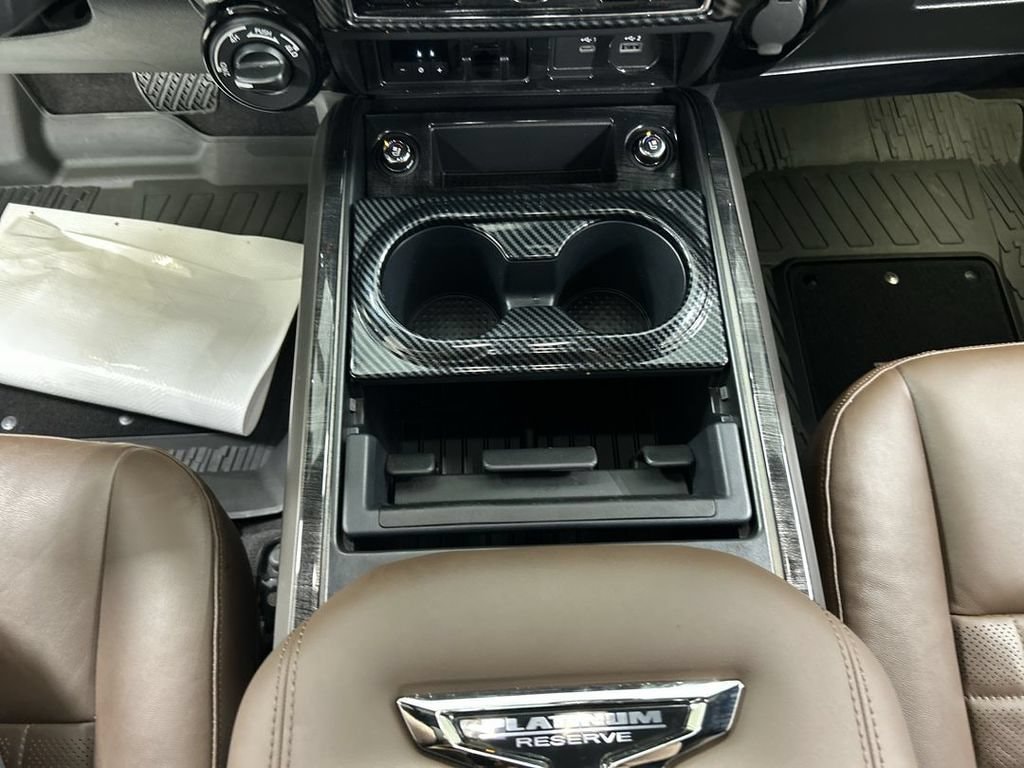 2023 Nissan Titan Platinum Reserve - Photo 18