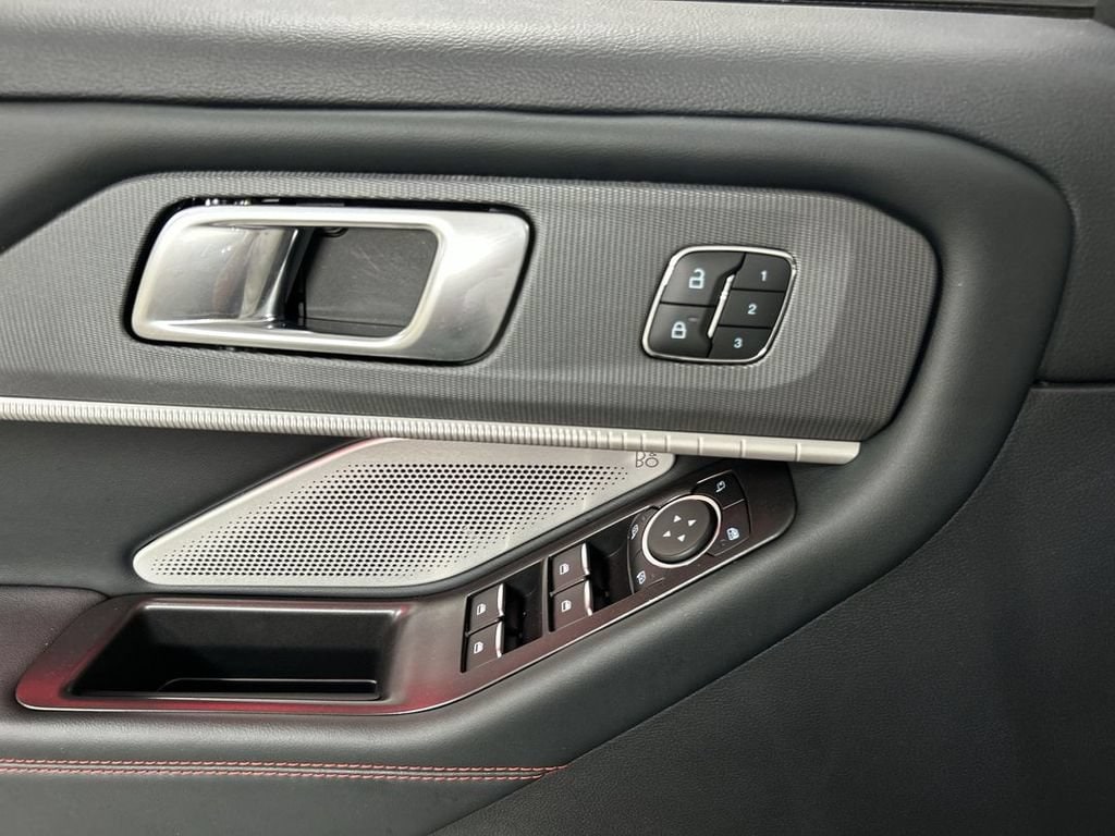 2025 Ford Explorer ST - Photo 11