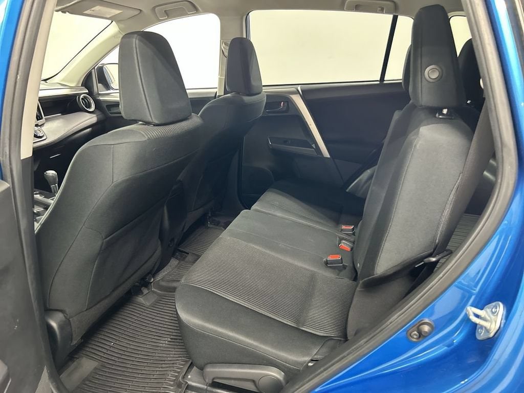2017 Toyota RAV4 LE - Photo 19