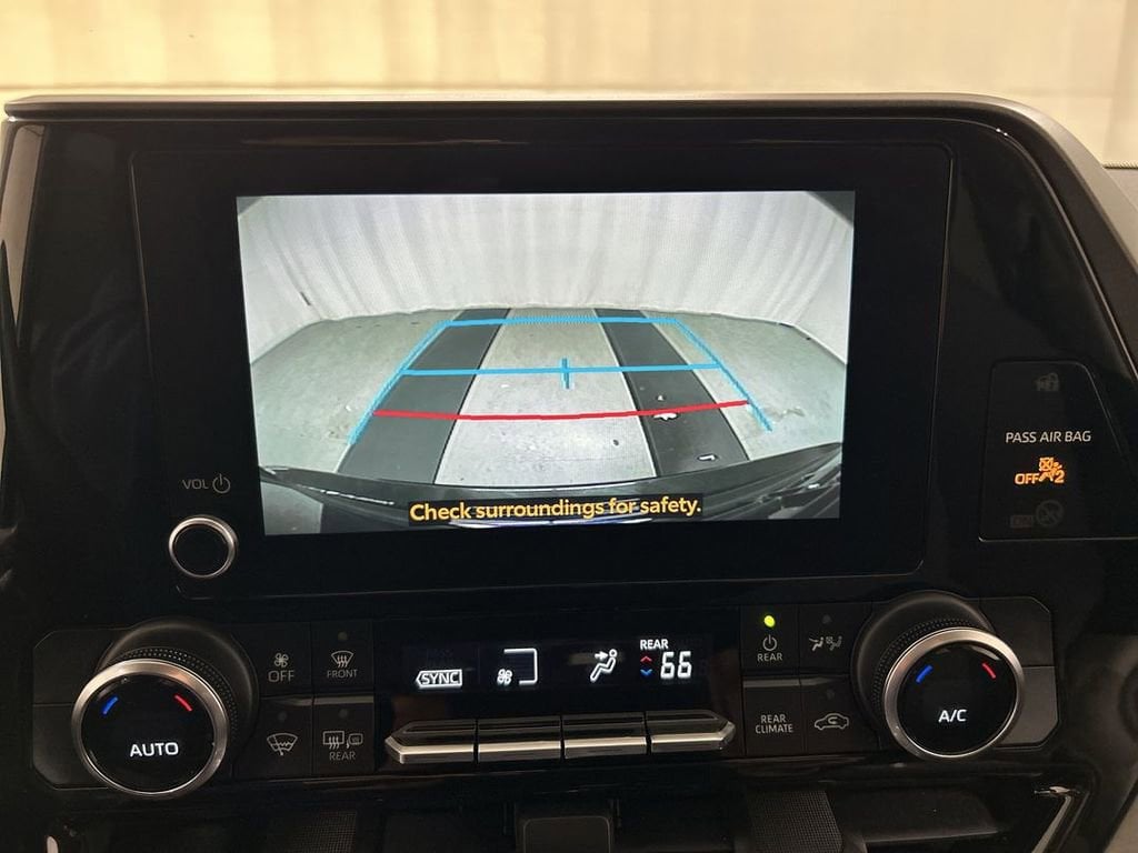 2023 Toyota Highlander LE - Photo 15