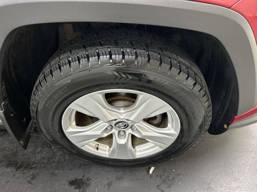 2019 Toyota RAV4 XLE - Photo 8