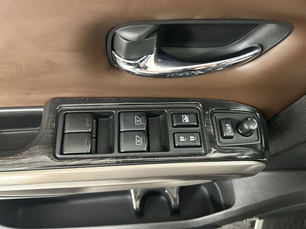 2023 Nissan Titan Platinum Reserve - Photo 11