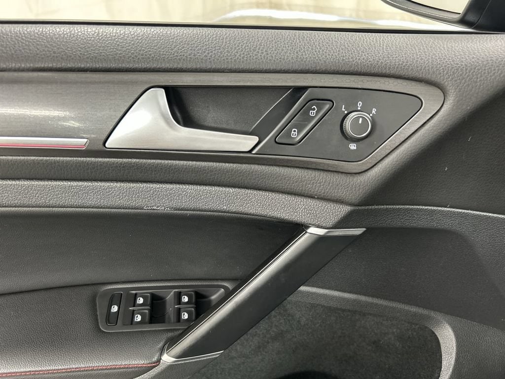 2021 Volkswagen Golf GTI SE - Photo 11