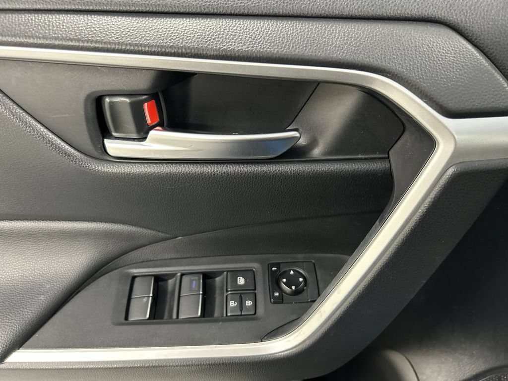 2019 Toyota RAV4 XLE Premium - Photo 11