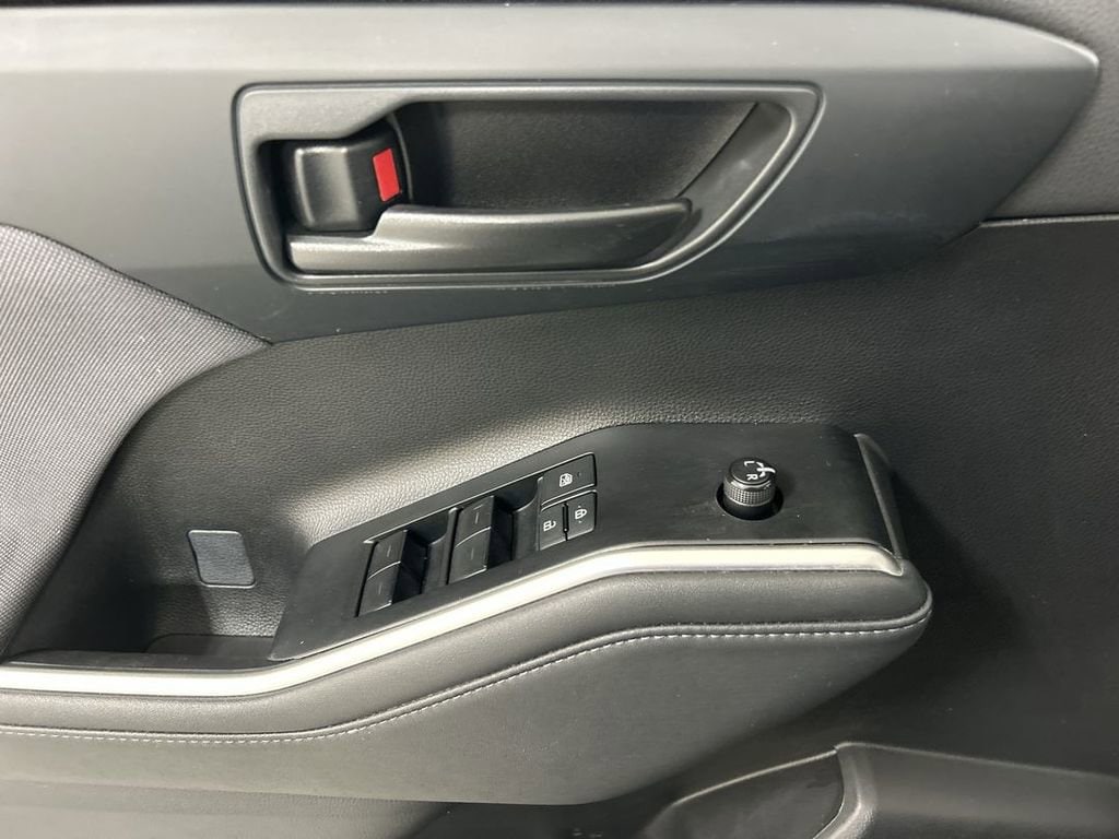 2023 Toyota Highlander LE - Photo 11