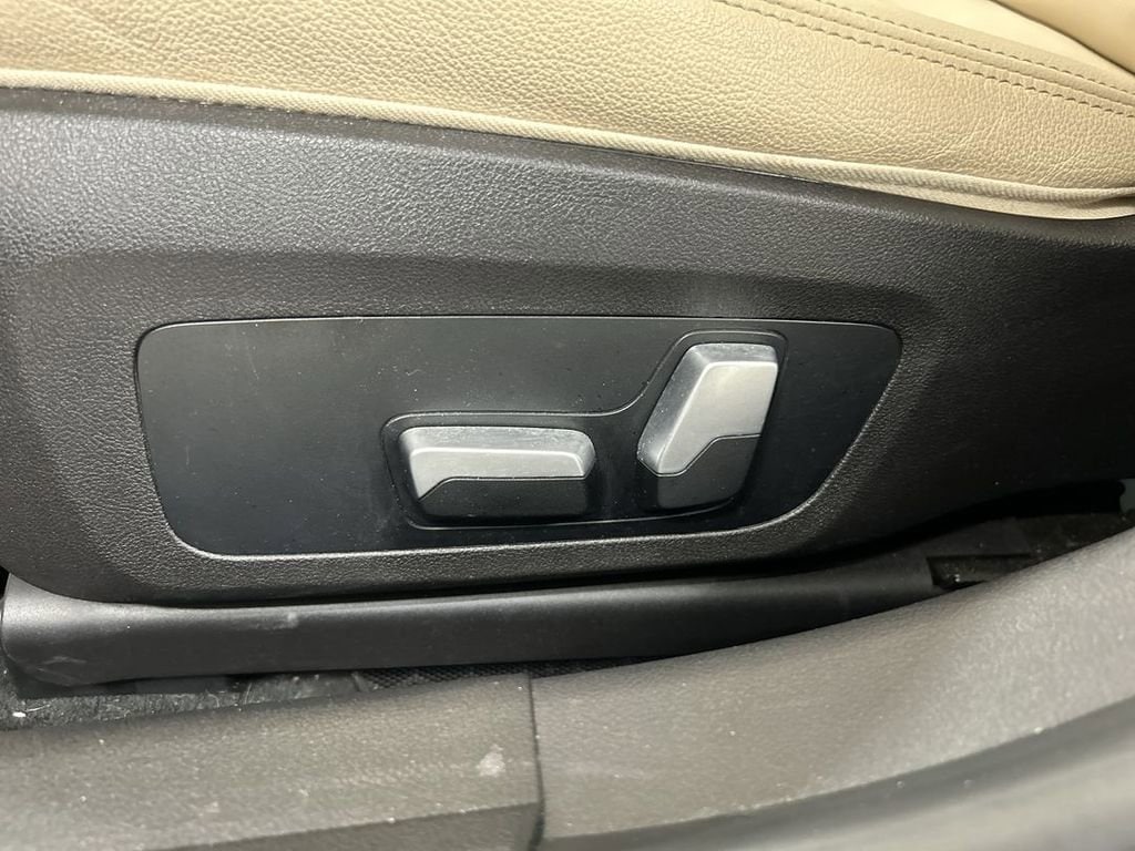 2023 BMW 3 Series 330e - Photo 10