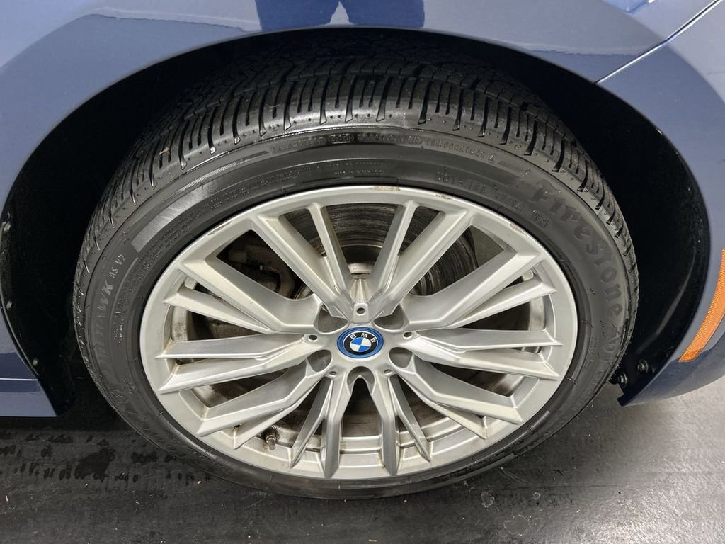 2023 BMW 3 Series 330e - Photo 8