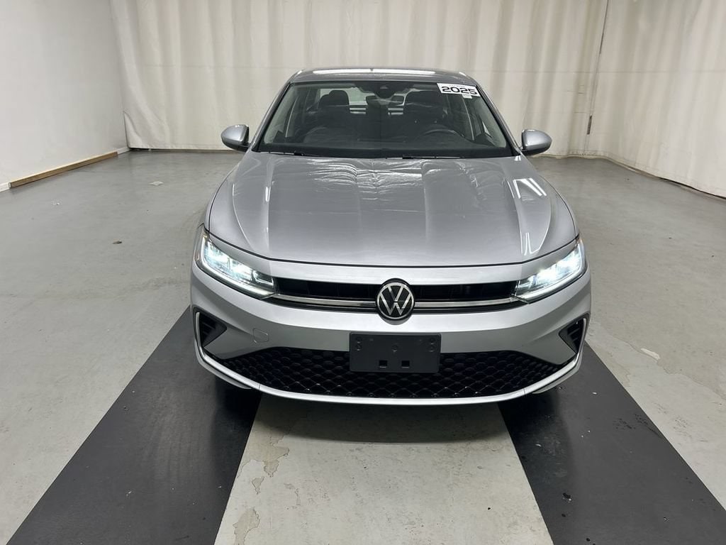 Used 2025 Volkswagen Jetta SE Sedan