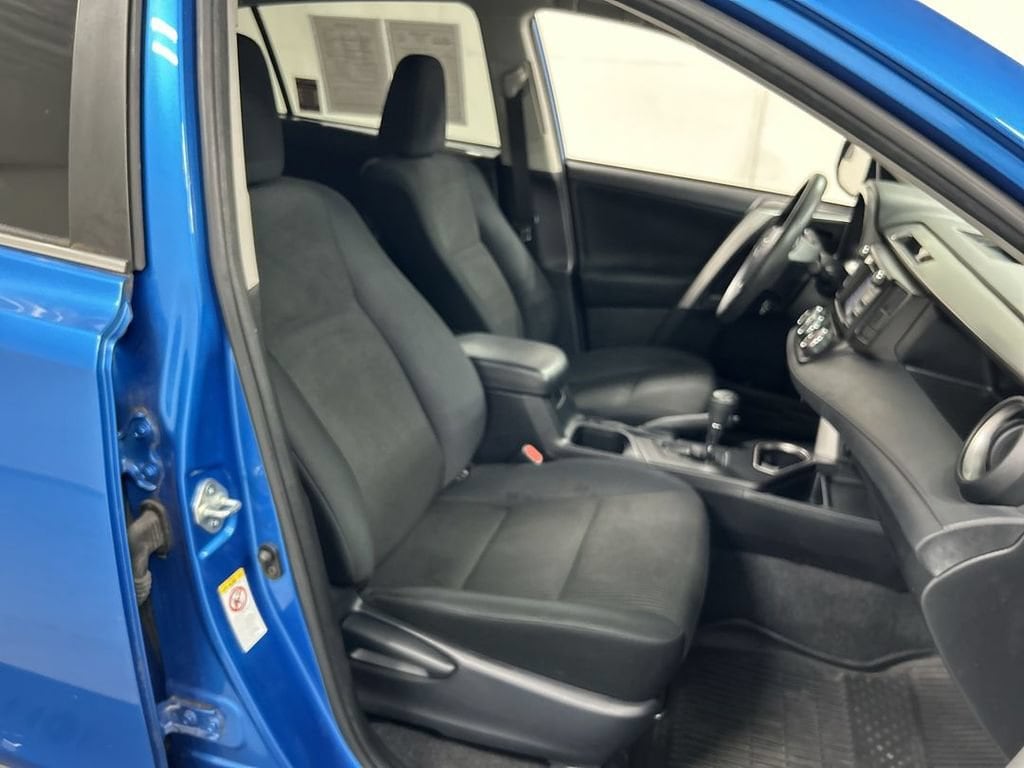 2017 Toyota RAV4 LE - Photo 22