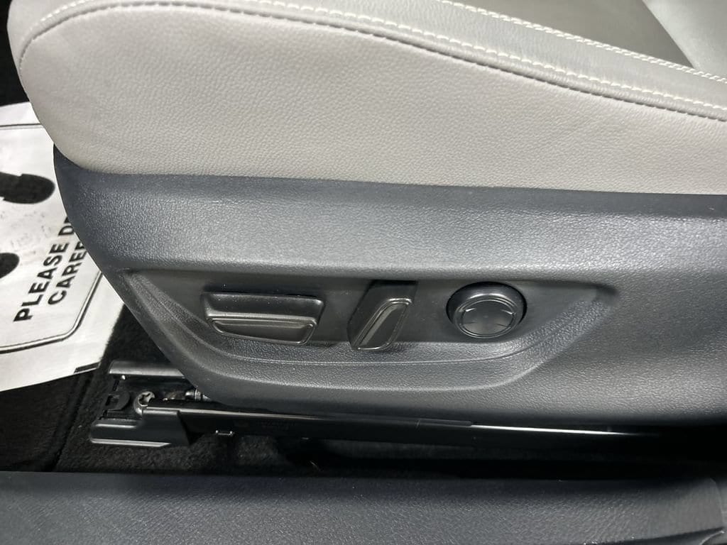2025 Toyota Camry SE - Photo 10