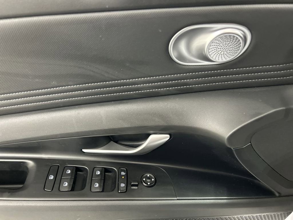 2024 Hyundai Elantra SEL - Photo 11