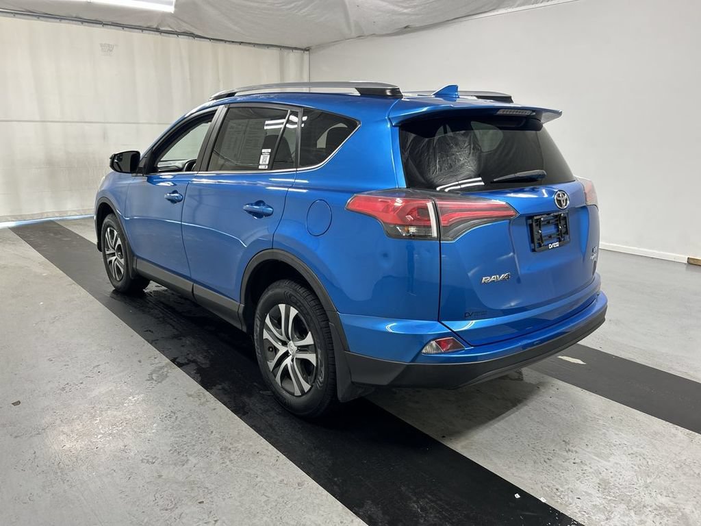 2017 Toyota RAV4 LE - Photo 7